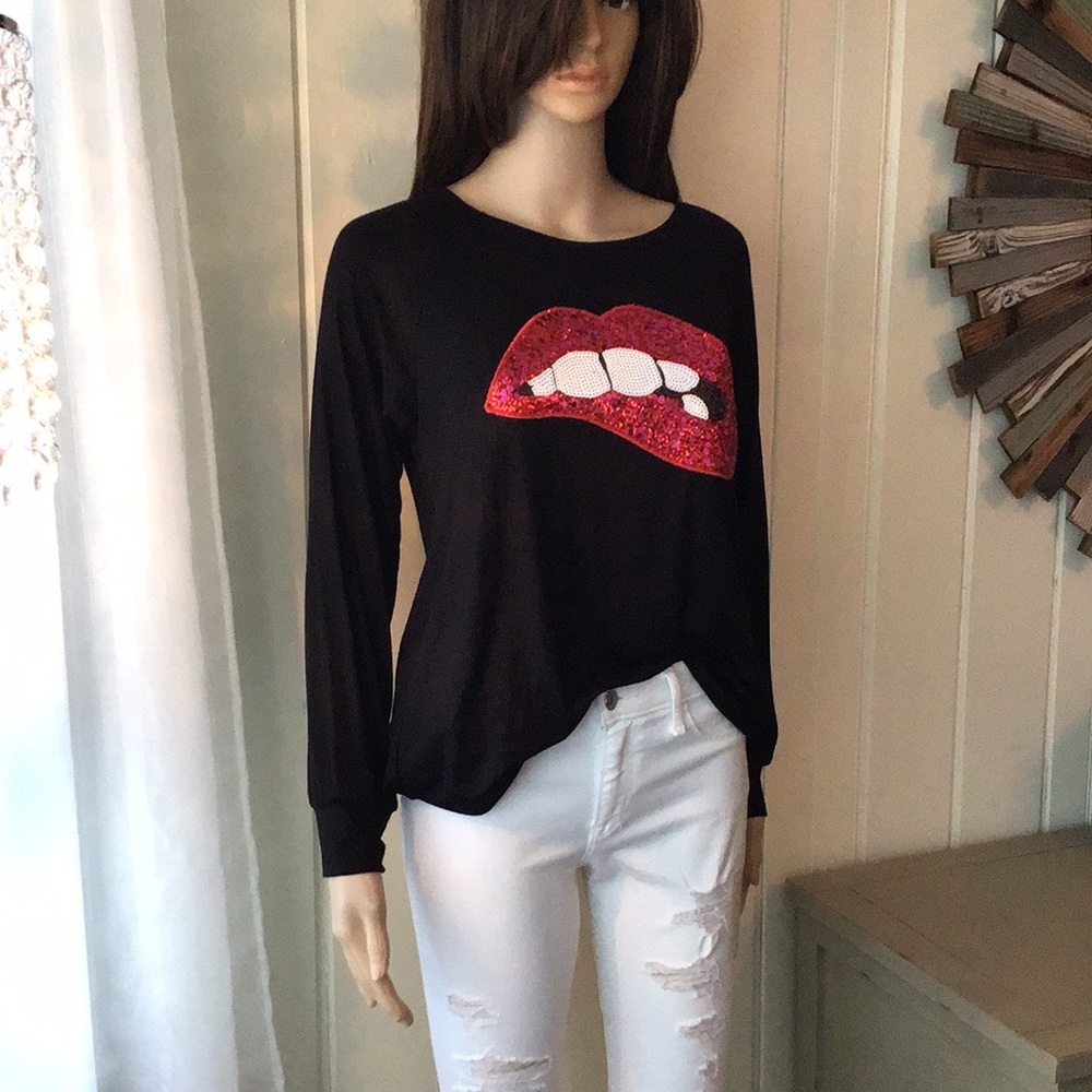 EDGY  “LIP BITE” SEQUINED TOP - Picture 11 of 15